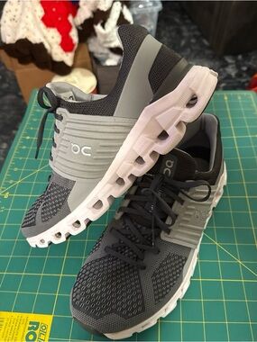 On Cloud Running Shoes Mens 11 Gray Rock Slate Cloudswift Helion Luxury Athleisu